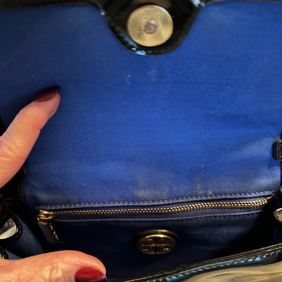 Tory Burch patent leather crossbody - Picture 3 of 3